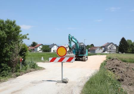 Foto4_Izvajajo se dela na Poljski poti